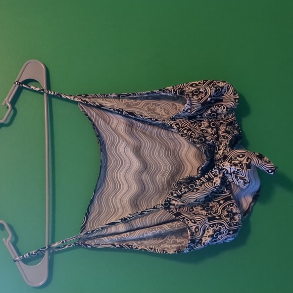 Black and white cropped tank top - Picture 2 of 2